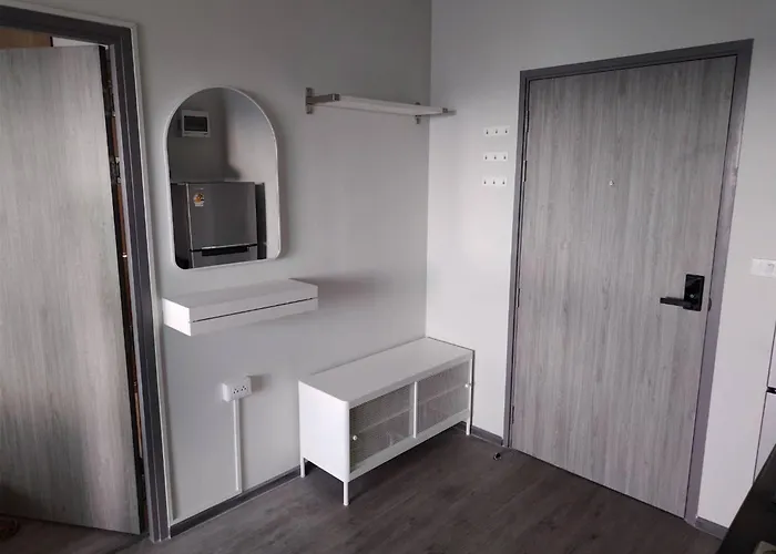 Charming With City, Pool, And River Views شقة